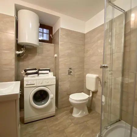 Budget By Hi5- Karoly 16 Apartment